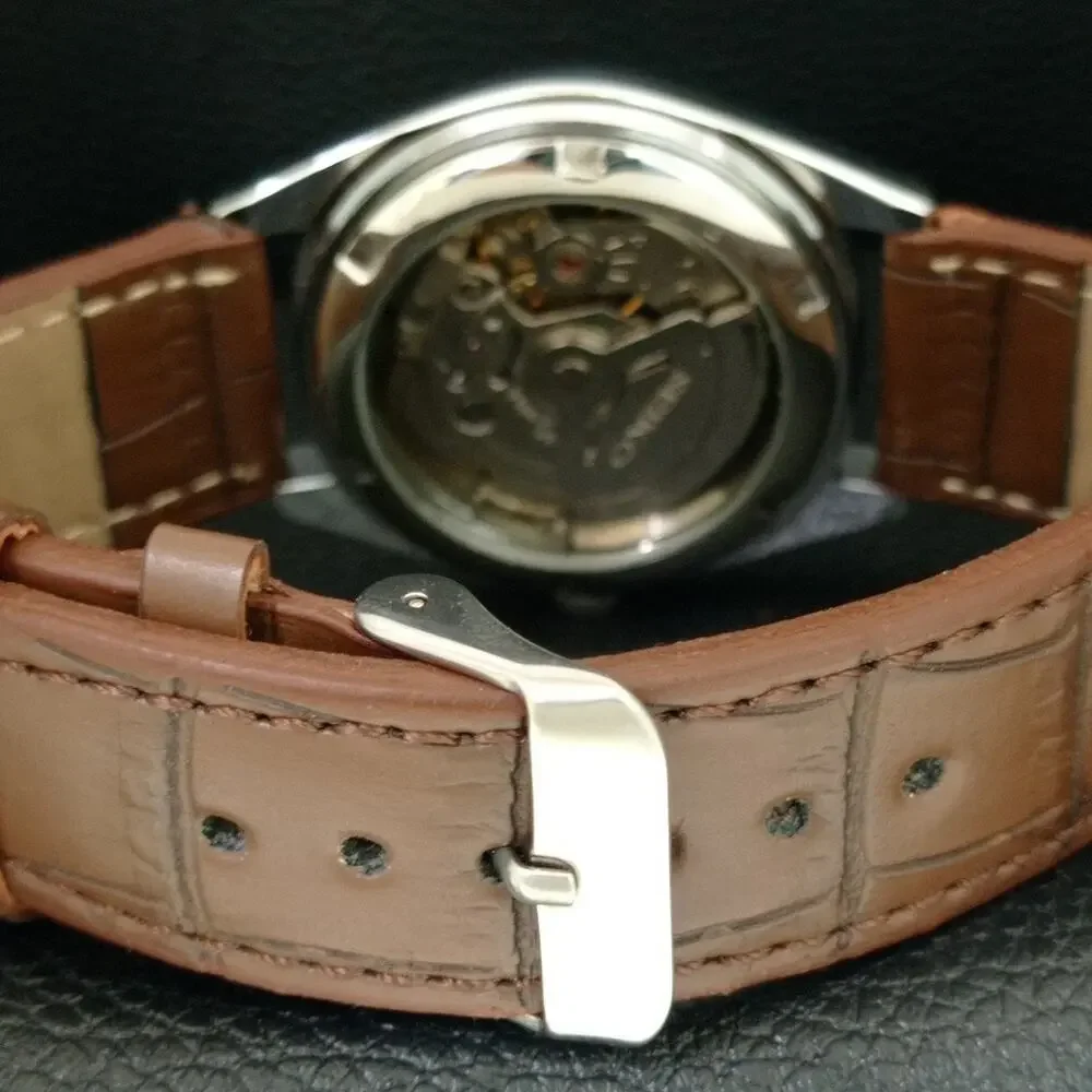 Vintage 1981 Seiko Automatic Mens Silver Watch W/daydate & Silver Accents